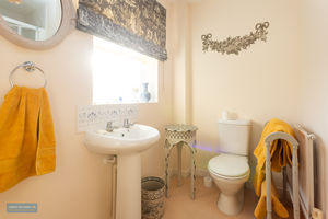 En-suite- click for photo gallery